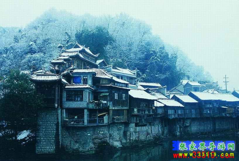 長(zhǎng)沙往返A(chǔ)8線：鳳凰古城、梵凈山、德夯苗寨汽車三日游