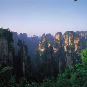 單獨(dú)成團(tuán)N線：張家界、天子山、寶峰湖、猛洞河漂流、鳳凰古城四晚五日湘西全景游
